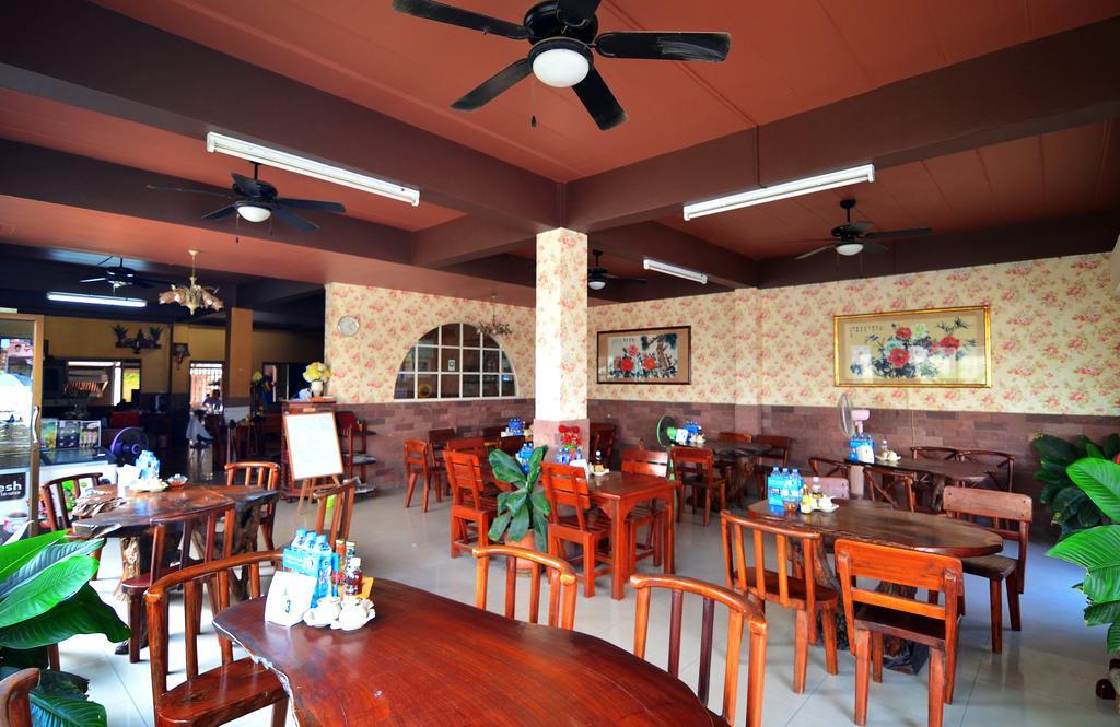 ホテル The Famous House - Jomtien エクステリア 写真