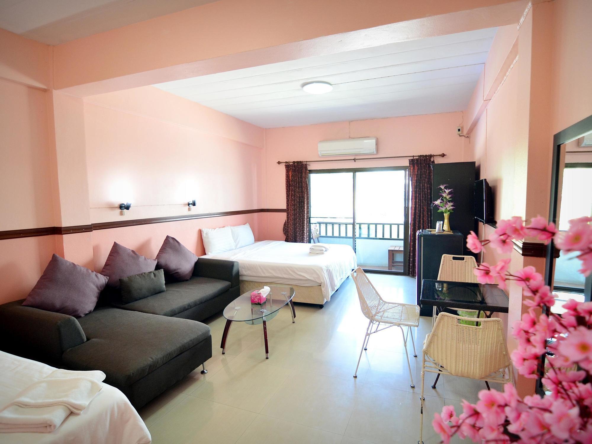 ホテル The Famous House - Jomtien エクステリア 写真