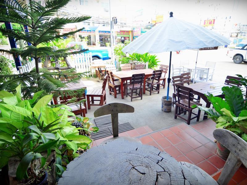 ホテル The Famous House - Jomtien エクステリア 写真