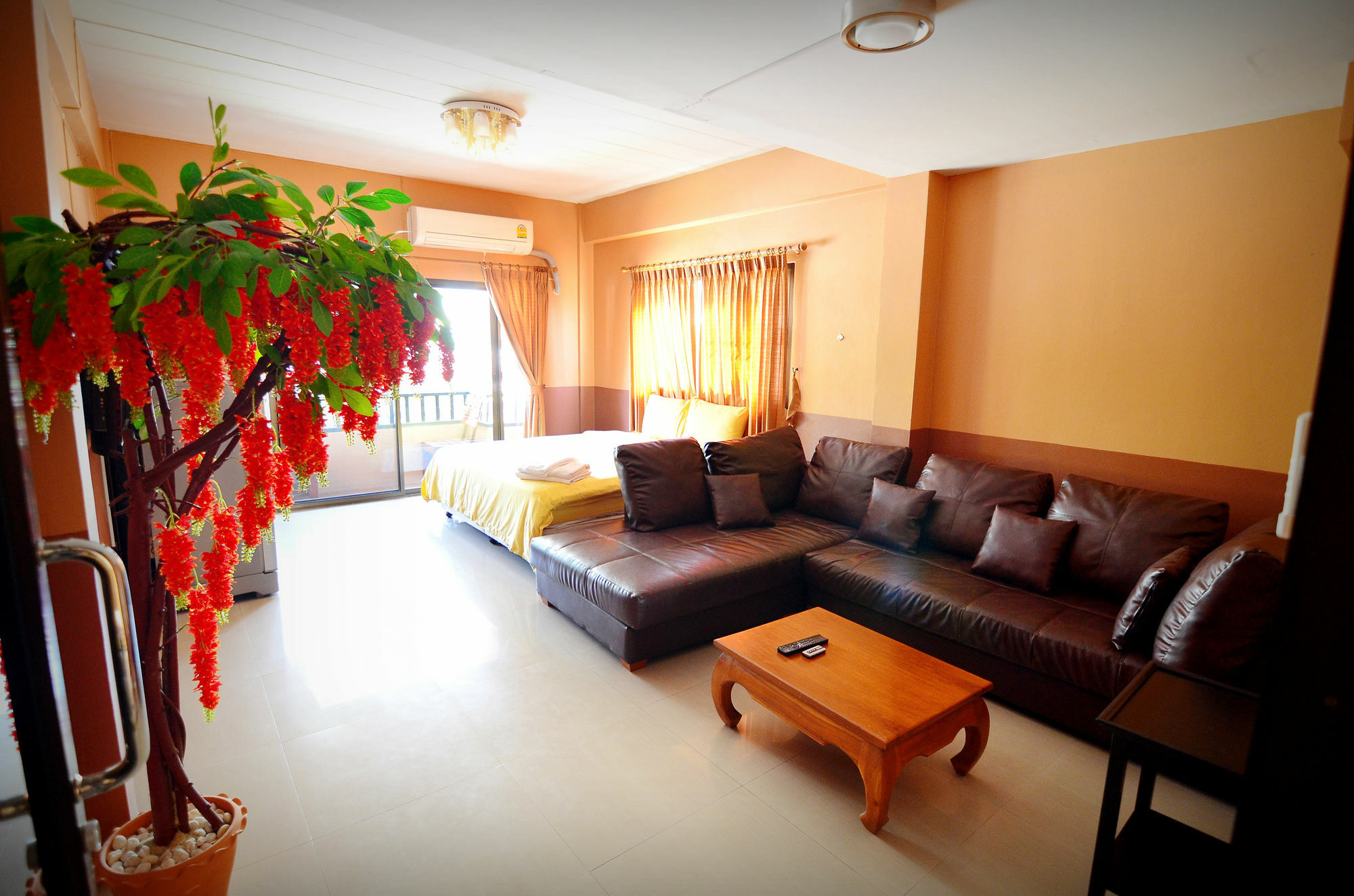 ホテル The Famous House - Jomtien エクステリア 写真