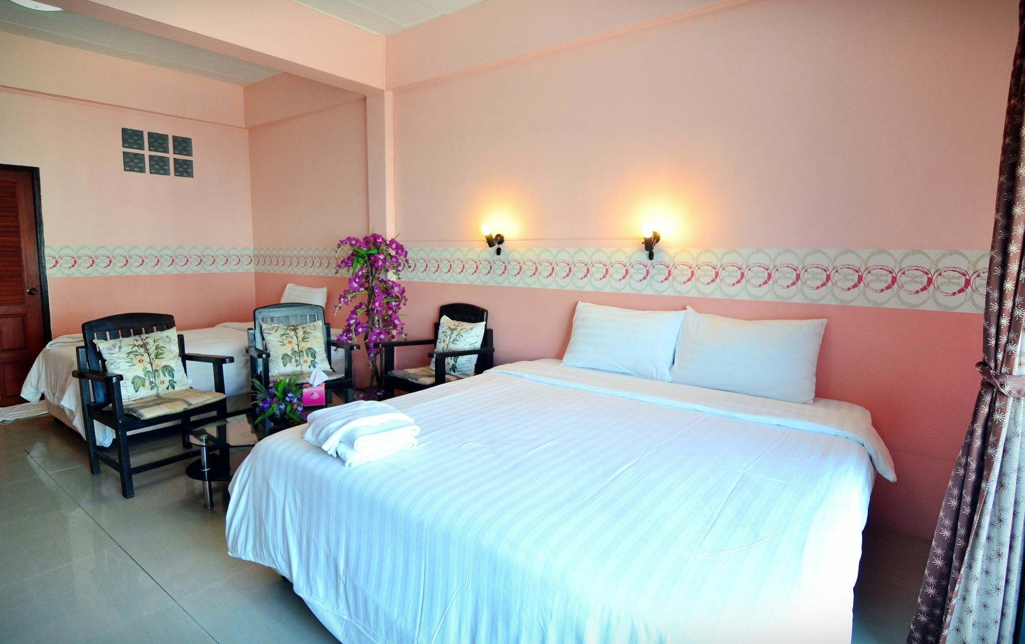 ホテル The Famous House - Jomtien エクステリア 写真