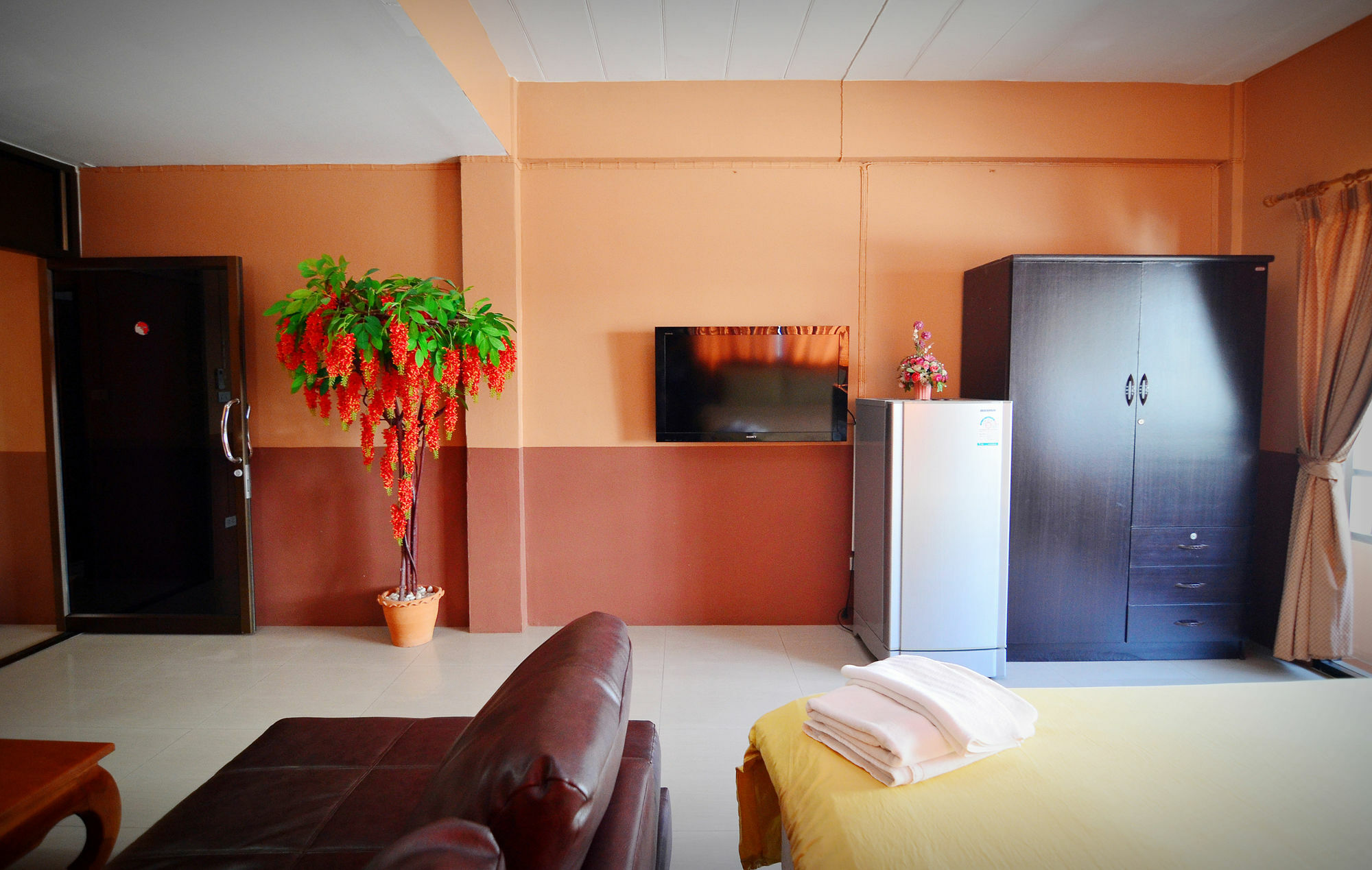 ホテル The Famous House - Jomtien エクステリア 写真