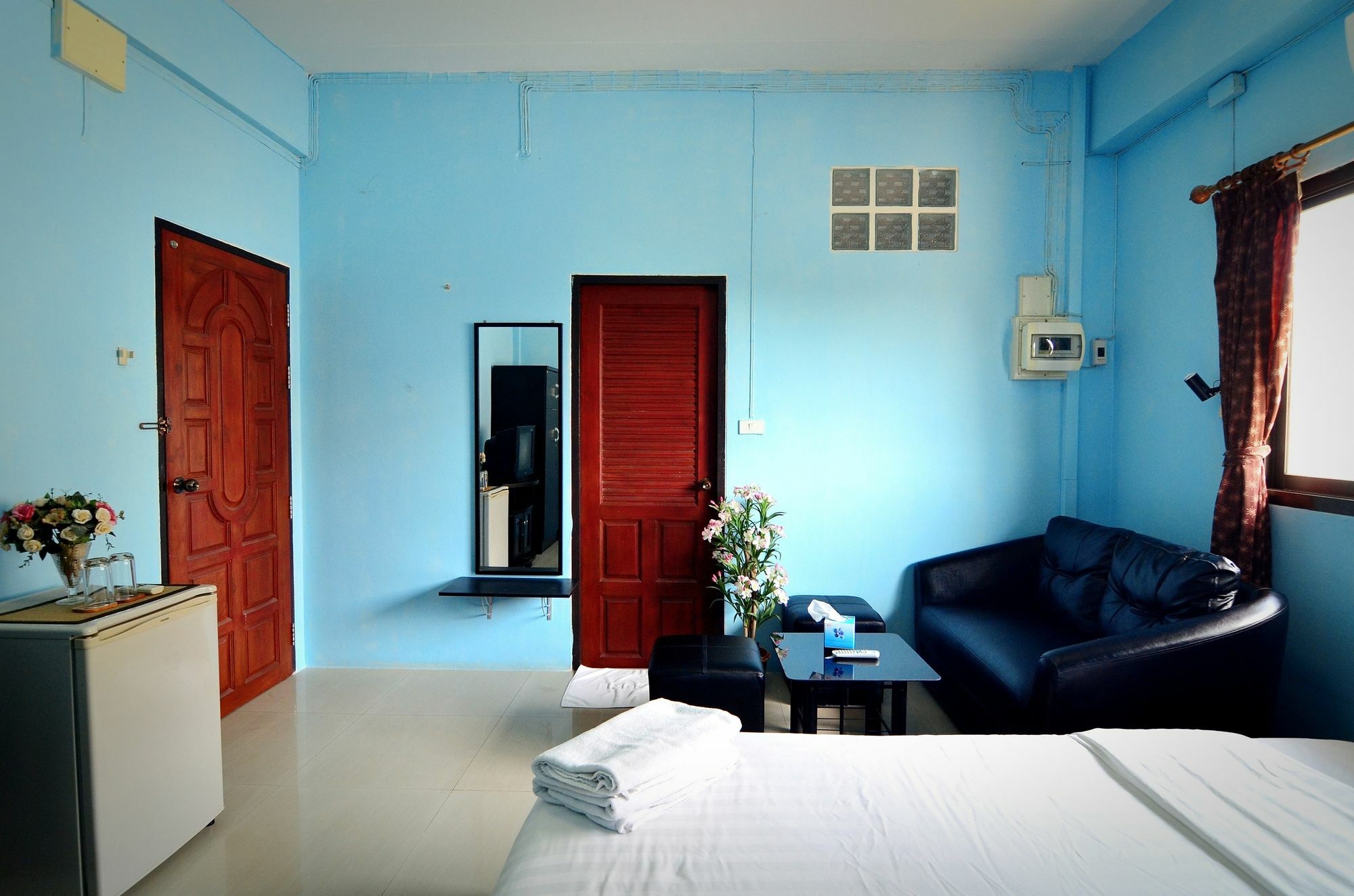 ホテル The Famous House - Jomtien エクステリア 写真