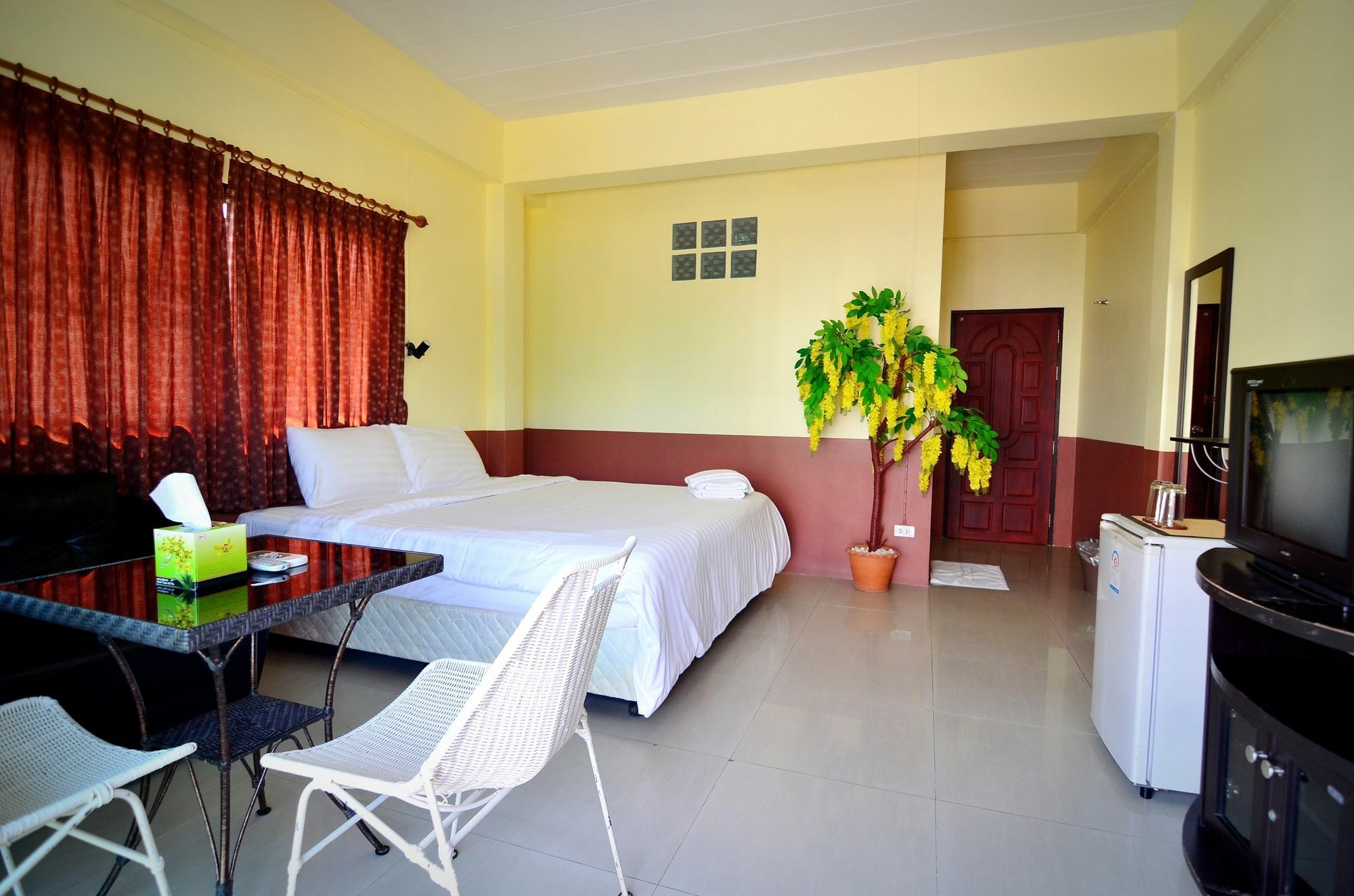 ホテル The Famous House - Jomtien エクステリア 写真