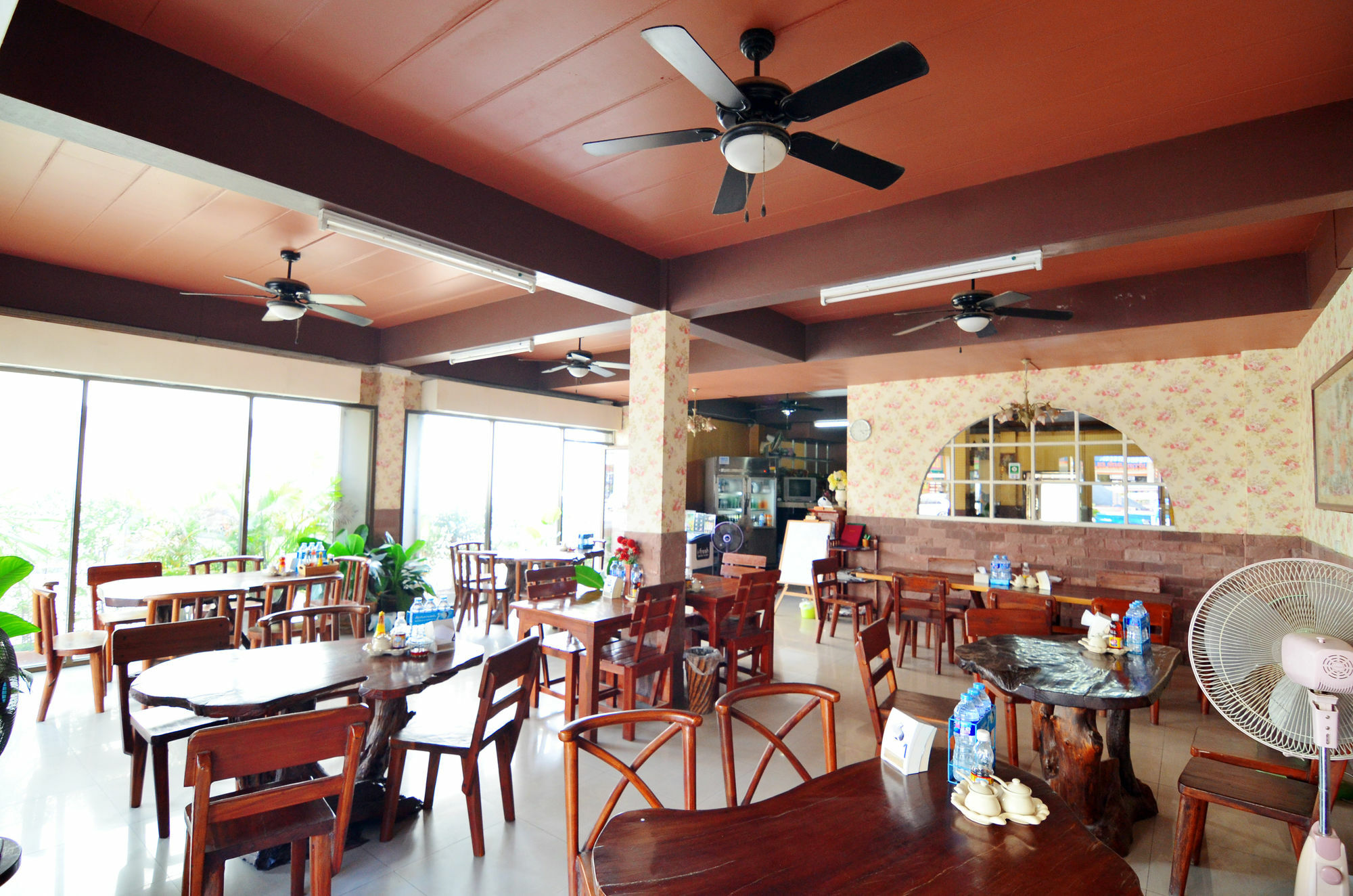 ホテル The Famous House - Jomtien エクステリア 写真
