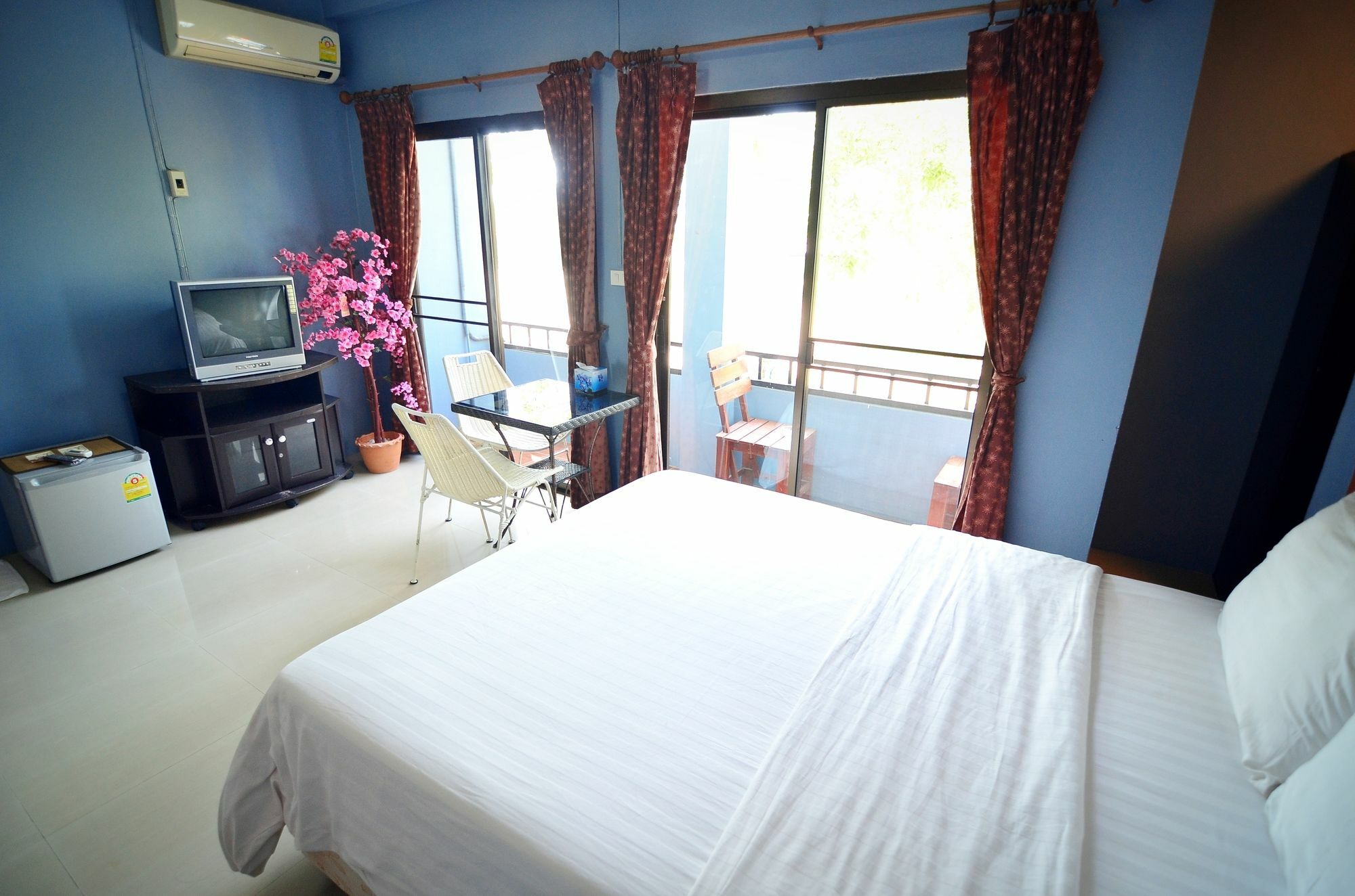 ホテル The Famous House - Jomtien エクステリア 写真