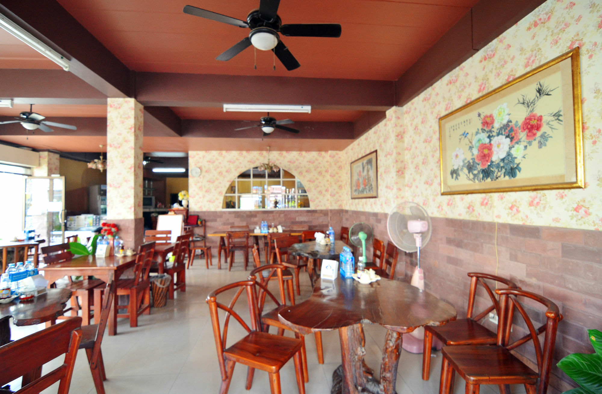 ホテル The Famous House - Jomtien エクステリア 写真