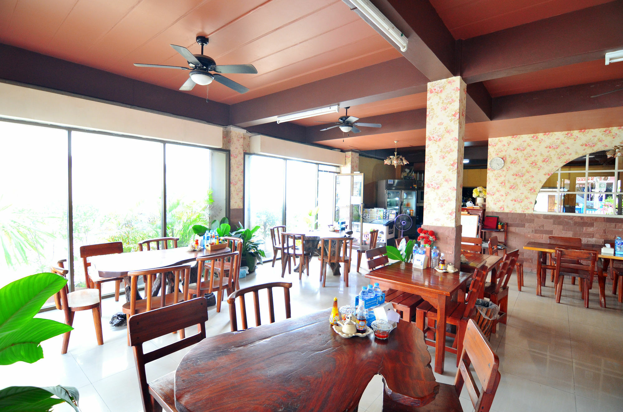 ホテル The Famous House - Jomtien エクステリア 写真